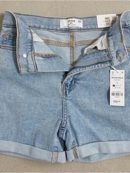 Ardene Pants - Style: Ardene MIDI High-Rise Shorts (labeled as Midi 01).
